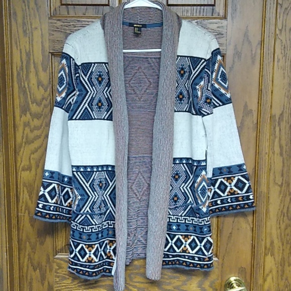 Forever 21 Aztec open front sweater. - Picture 2 of 6